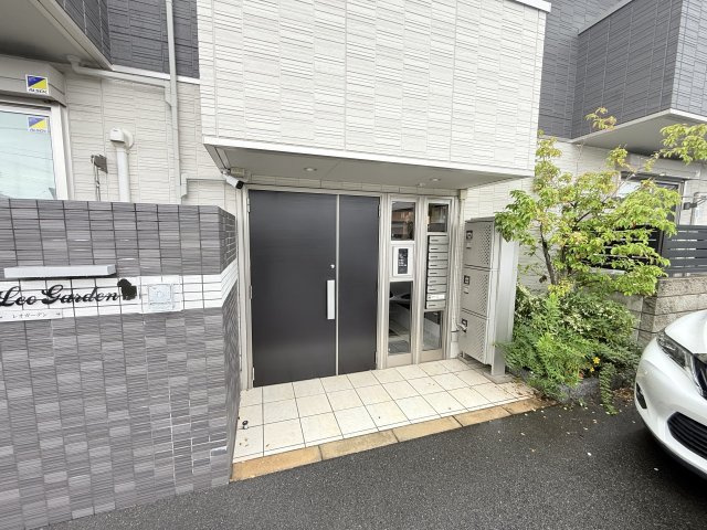 松原市天美我堂６丁目のアパートのエントランス