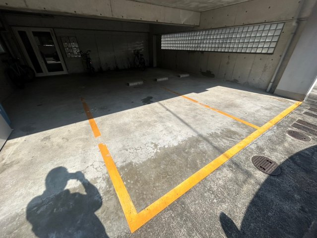 羽曳野市誉田２丁目のアパートの駐車場