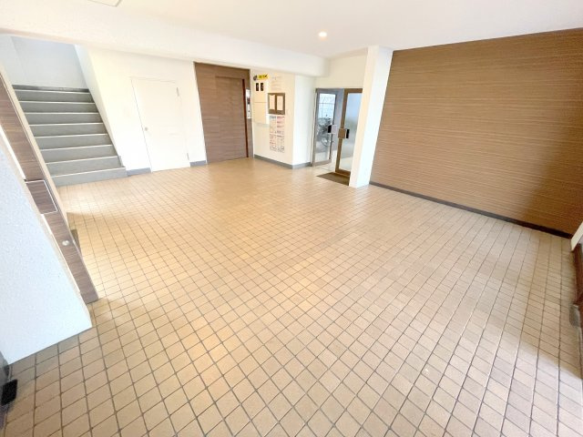 富田林市喜志町５丁目の賃貸マンションのエントランス