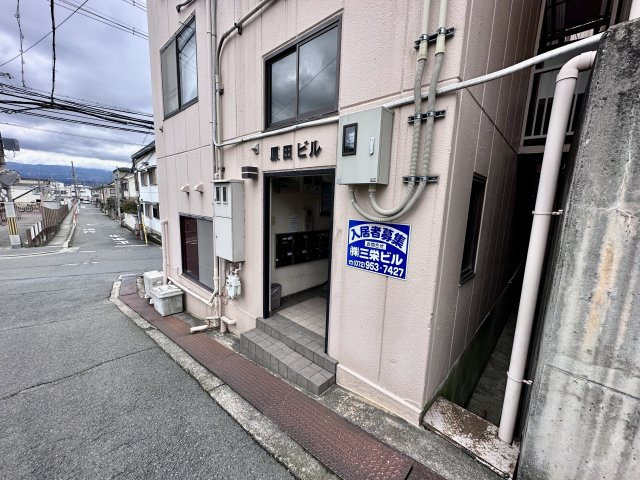 原田ビルのエントランス