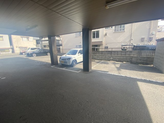 羽曳野市恵我之荘５丁目の賃貸マンションの駐車場