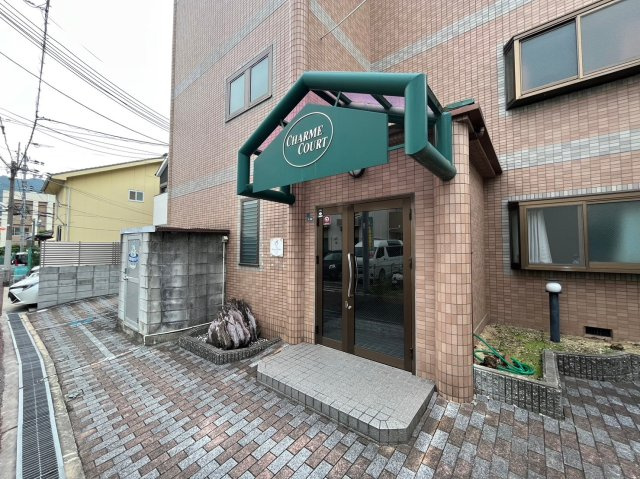 柏原市清州２丁目の賃貸マンションのエントランス