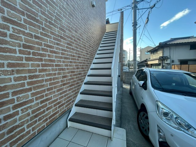 松原市上田７丁目のアパートのエントランス