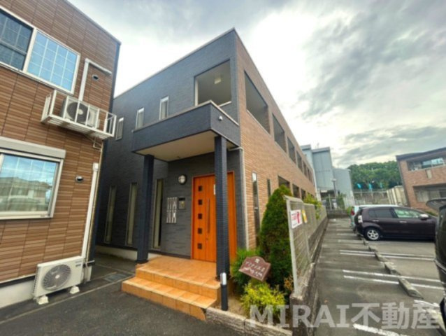富田林市寿町３丁目のアパートの外観