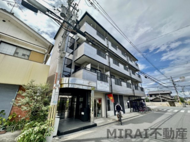 エイト富田林の外観