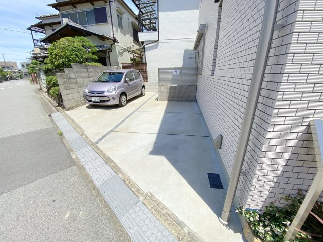藤井寺市青山２丁目のアパートの駐車場