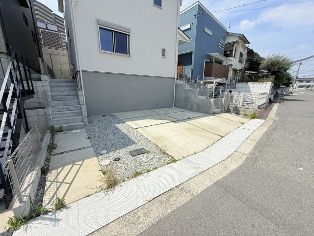 富田林市宮甲田町の一戸建ての駐車場