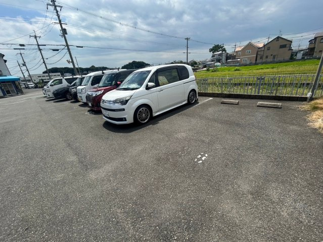 藤井寺市小山３丁目のアパートの駐車場