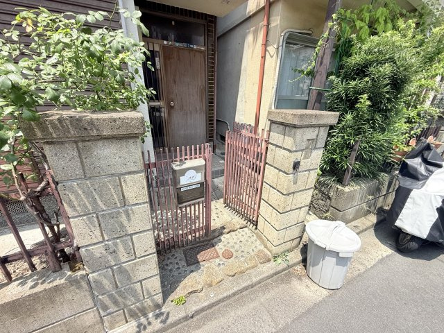 柏原市国分市場２丁目の一戸建てのエントランス