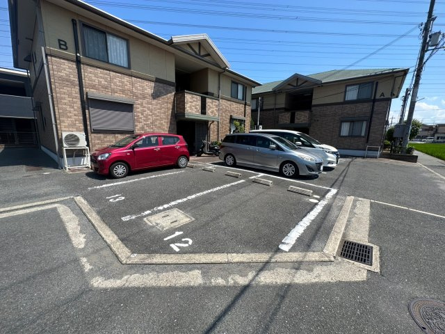 松原市田井城３丁目のアパートの駐車場