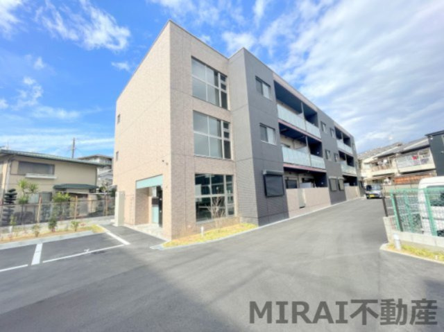 羽曳野市高鷲４丁目の賃貸マンションの外観