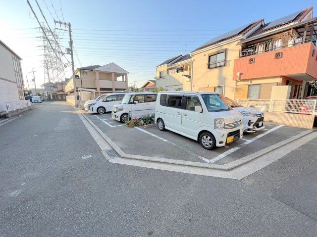 フジパレス高見の里Ⅰ番館の駐車場