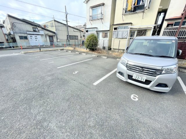 羽曳野市島泉７丁目の賃貸マンションの駐車場
