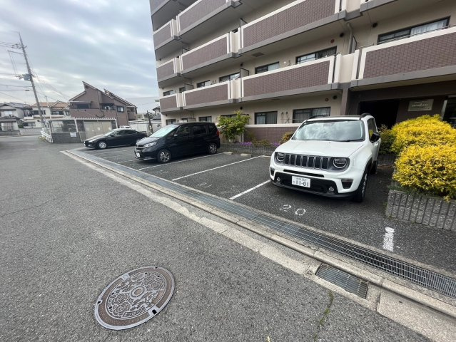 メゾン・ド・プリマベーラの駐車場