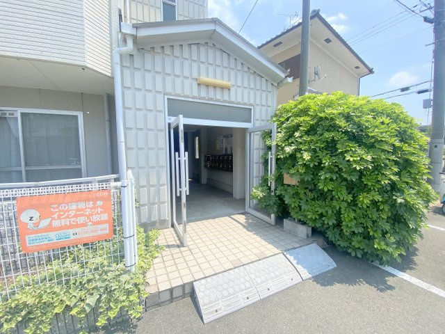 柏原市大県３丁目の賃貸マンションのエントランス