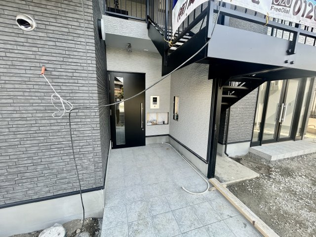 羽曳野市誉田２丁目のアパートのエントランス