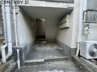 三宝マンションのエントランス