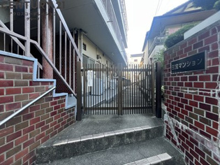 三宝マンションのエントランス