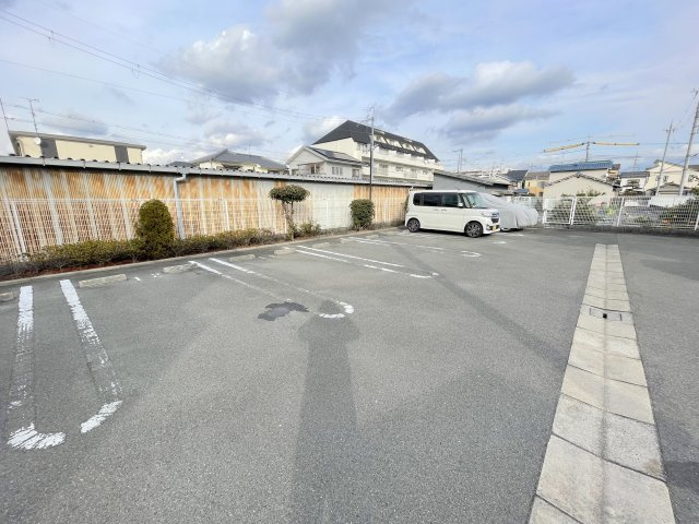 藤井寺市大井４丁目のアパートの駐車場