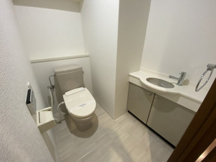 トイレに洗面台がついています！