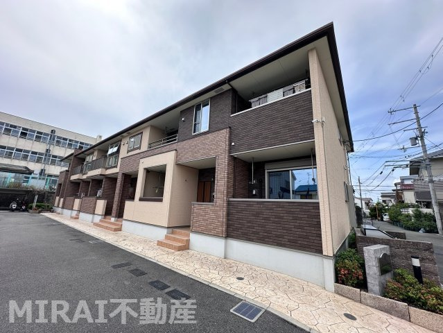 羽曳野市高鷲２丁目のアパートの外観