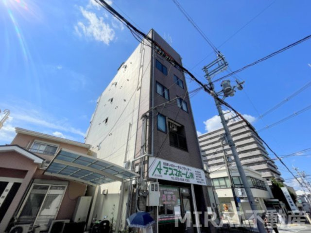 イーストコートの外観
