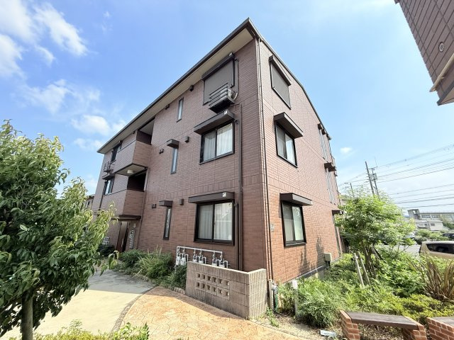 富田林市川向町のアパートの外観
