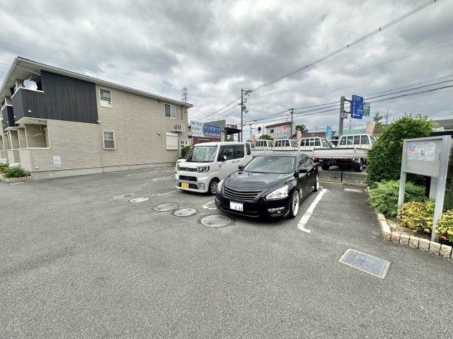 松原市天美西４丁目のアパートの駐車場