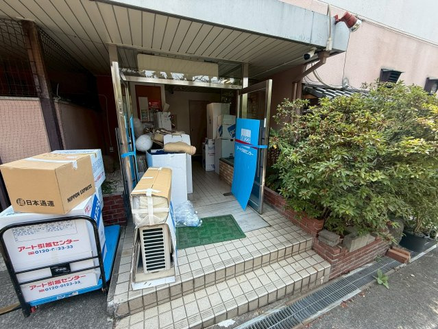 柏原市今町１丁目の賃貸マンションのエントランス