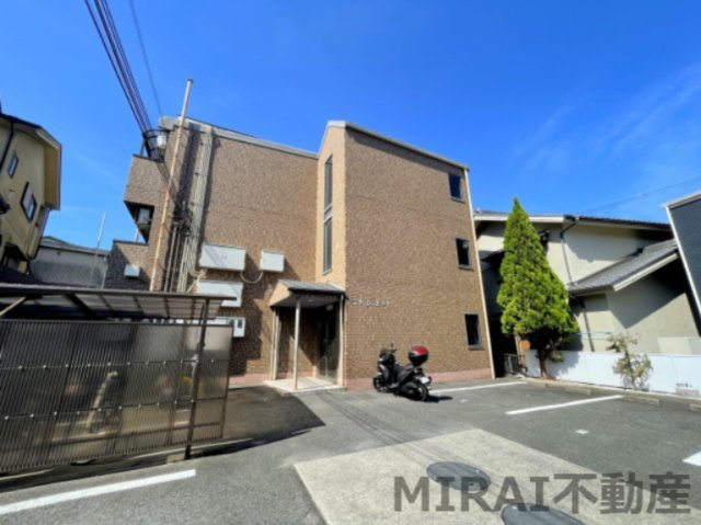 柏原市旭ケ丘３丁目の賃貸マンションの外観