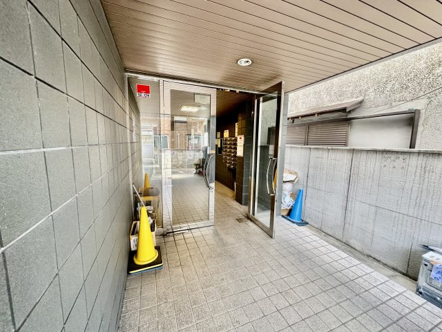 ウィンライフ藤井寺のエントランス