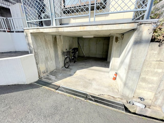 羽曳野市東阪田の賃貸マンションの駐車場
