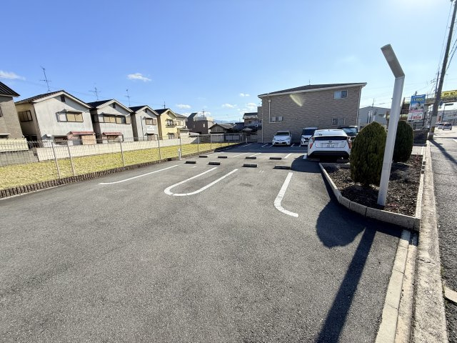 富田林市若松町５丁目のアパートの駐車場