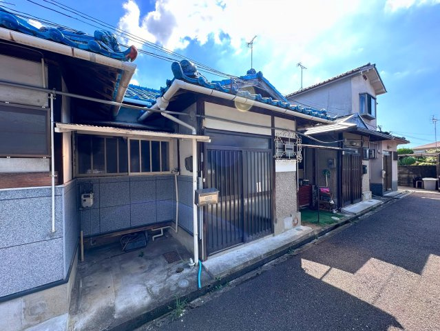 柏原市国分本町７丁目の一戸建てのエントランス
