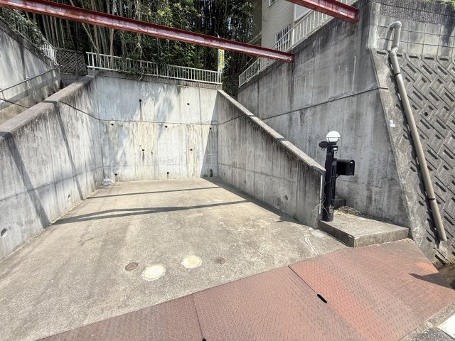 富田林市錦織南２丁目の一戸建ての駐車場