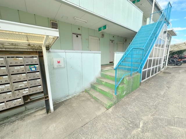 柏原市田辺１丁目の賃貸マンションのエントランス
