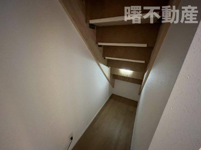 天童市大字山元346-7　中古住宅の内装|階段下の収納スペース