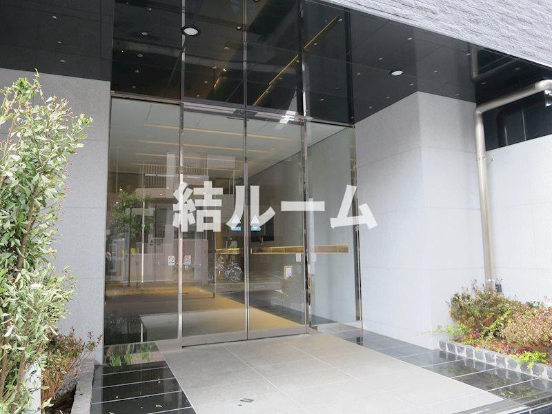 北区堀船１丁目の賃貸マンションのエントランス