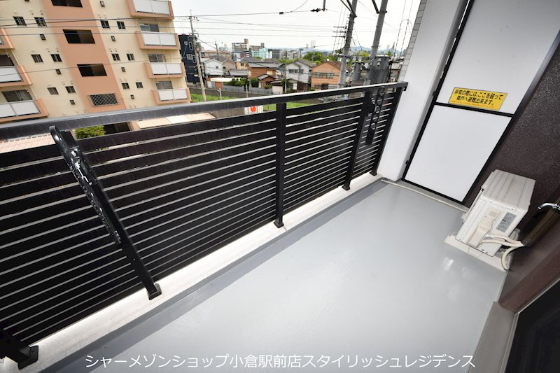 内山神岳ビルのバルコニー