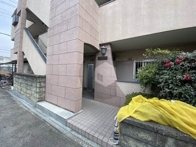 サイレンスハイムのエントランス