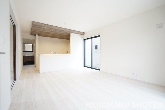 Ｓｕｍａｉ－ｔｏ千葉市花見川区こてはし台０９の居間・リビング|詳細、ご不明点等、お気軽にご連絡ください！