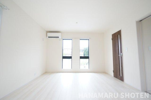 Ｓｕｍａｉ－ｔｏ千葉市花見川区こてはし台０９の居間・リビング|ご見学・ご契約時の送迎可能！