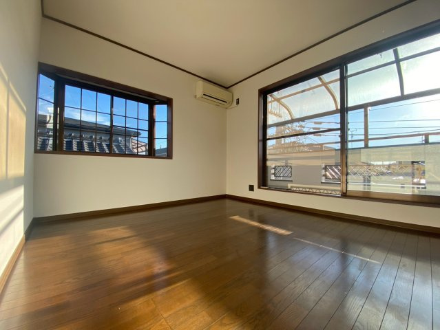 城南町４丁目戸建ての洋室