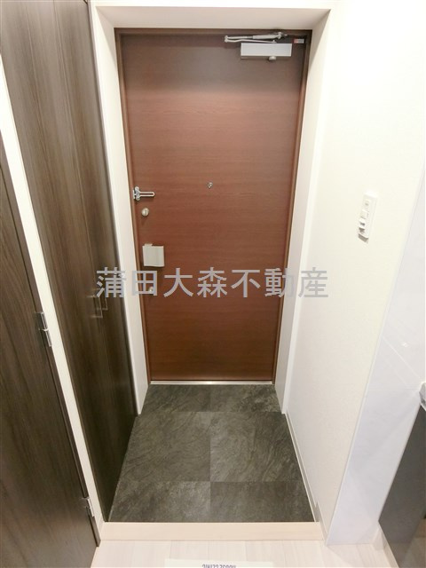 L'axeラグゼ本羽田の玄関