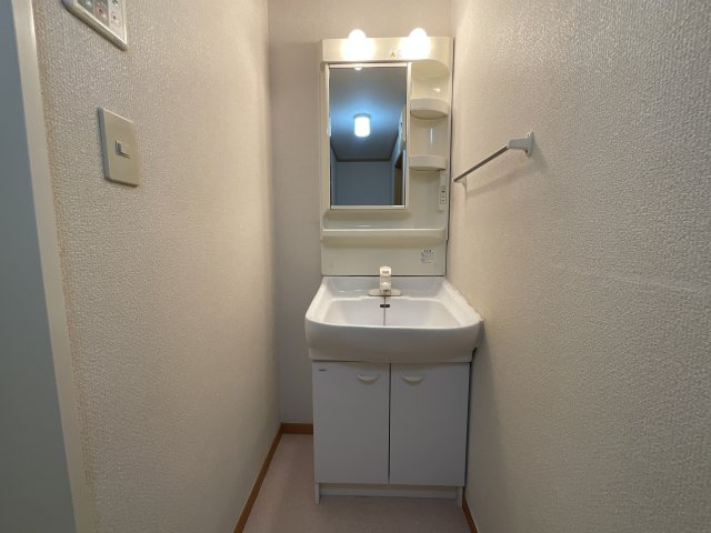 【洗面所】 | コンフォートコエモンⅡ | 広い洗面スペース