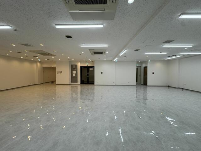 翠ビルヂングのロビー