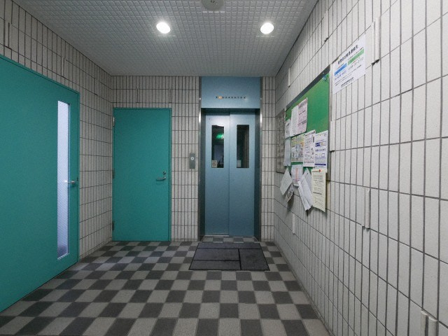 カセッティ新町のロビー