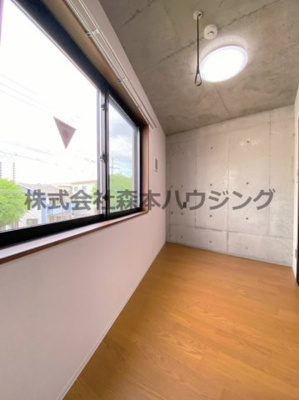 【洋室】 | 　Flower Garden Neyagawa | 使い勝手のいい洋室です
