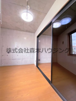 【洋室】 | 　Flower Garden Neyagawa | 落ち着いた色調の洋室です