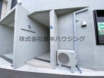 【エントランス】 | 　Flower Garden Neyagawa | ゆとりのあるエントランスです